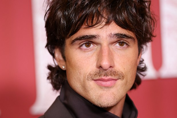 Jacob Elordi attends the "Hurlevent" Photocall at Le Grand Rex on February 02, 2026 in Paris, France.