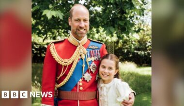 William marks 44th birthday as royals celebrate Father's Day - BBC