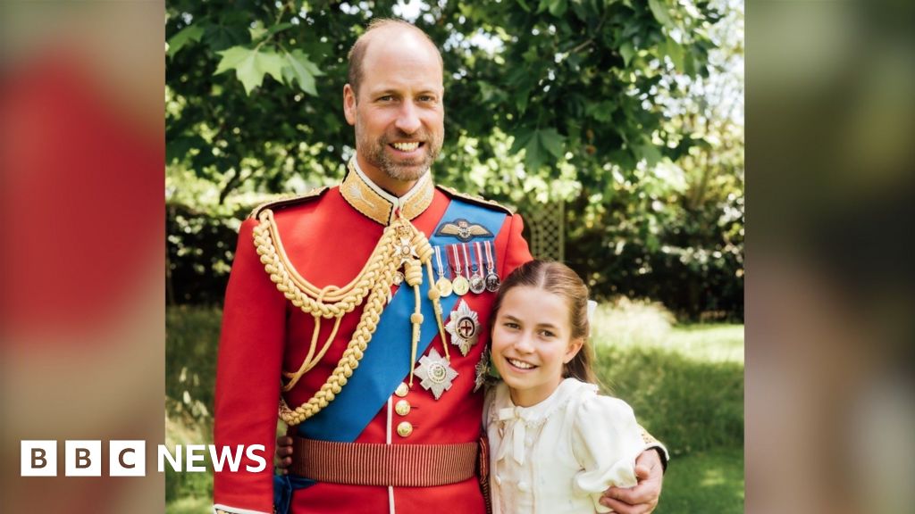 William marks 44th birthday as royals celebrate Father's Day - BBC