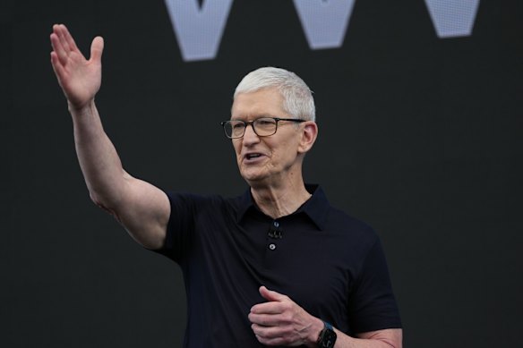 Outgoing Apple chief Tim Cook acknowledges the crowd in California. 