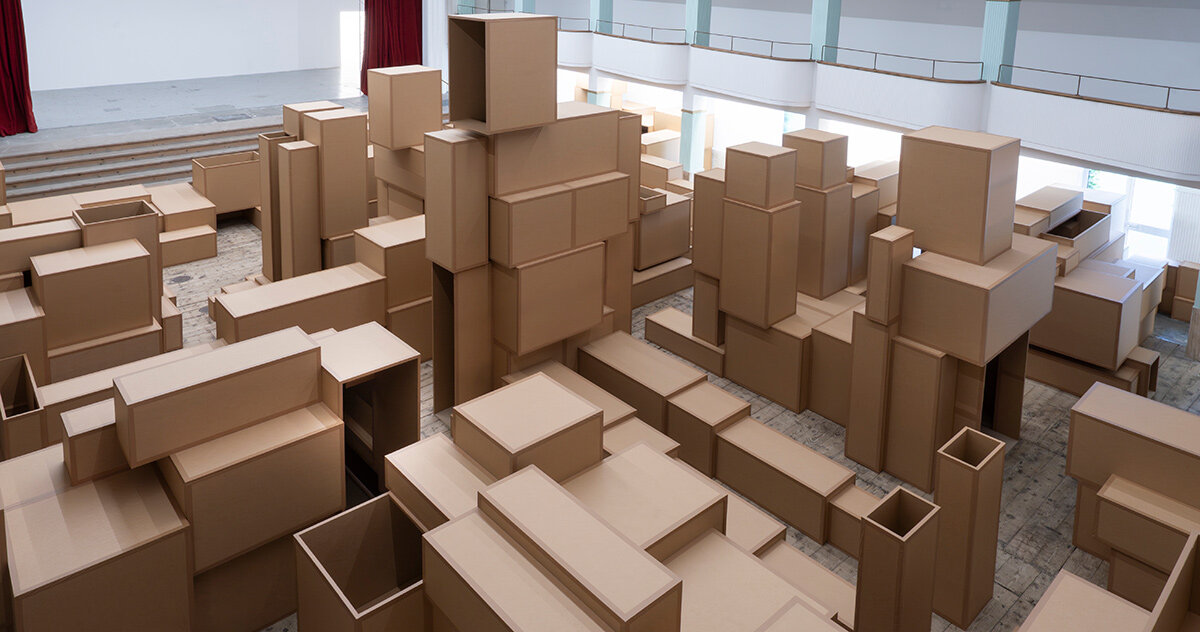 antony gormley fills italy's galleria continua with bodies built like labyrinth cities