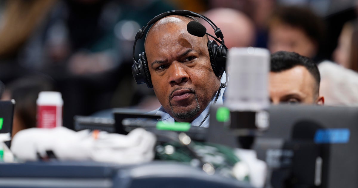 Memorial service held for Chicago Bulls three-time champion, broadcaster Stacey King