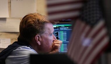 Markets whipsaw as AI sell-off resumes