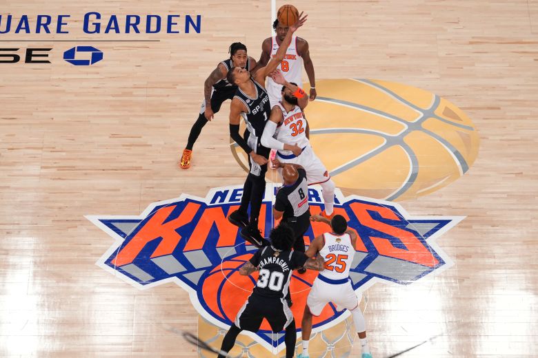 The San Antonio Spurs and the New York Knicks start Game 3 of the NBA Finals on Monday in New York.