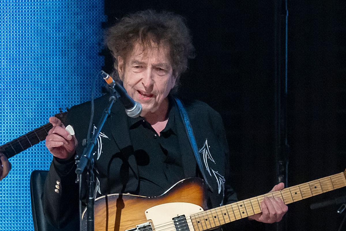 Bob Dylan’s Former Guitarist Addresses His Recent Exit