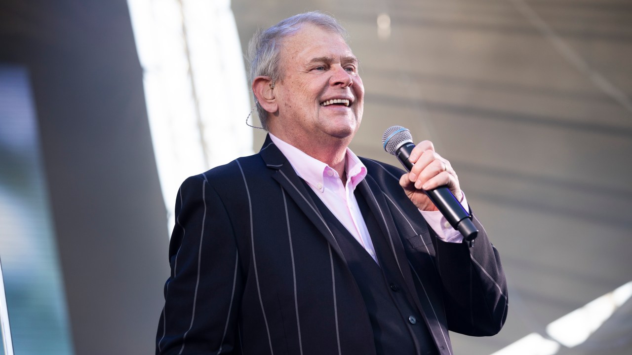 ‘No issue’: Major star cleared to join Keith Urban, Hugh Jackman and Celine Dion at John Farnham tribute concert