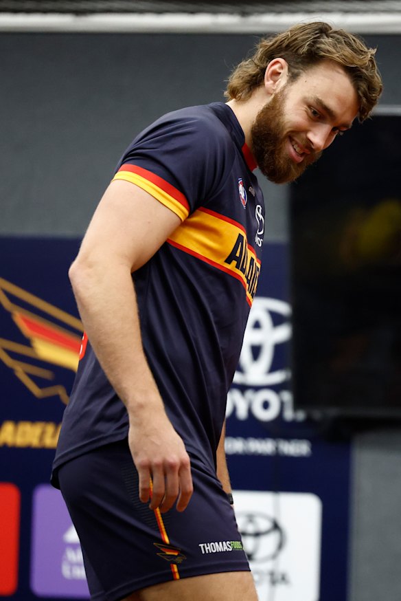 Riley Thilthorpe of the Crows warms up.