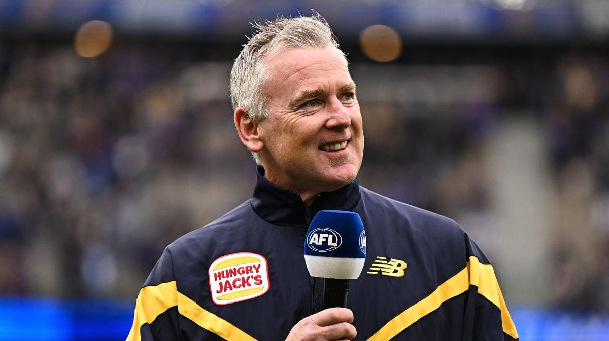 Adam Simpson rules himself out of Essendon coaching race ahead of Carlton search