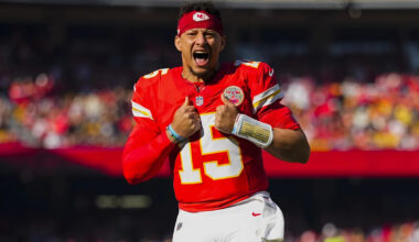 Patrick Mahomes makes NFL history, this time with his bank account
