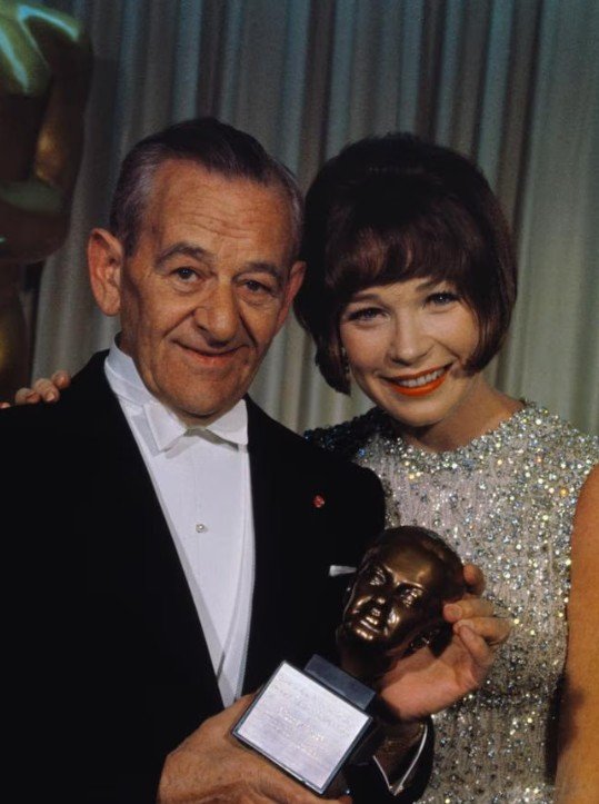 Llegendary filmmaker William Wyler with Shirley Maclaine.