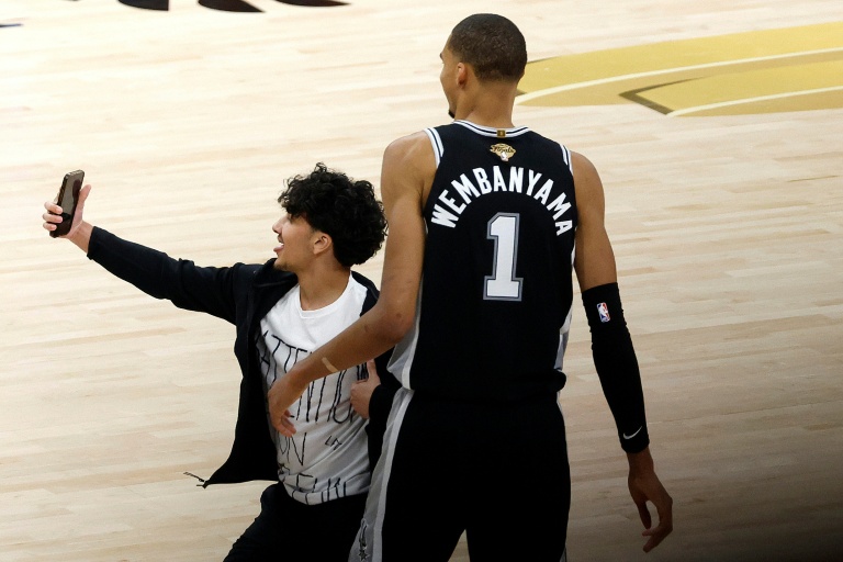 Selfie-seeking fan banned for life by NBA after crashing Finals game