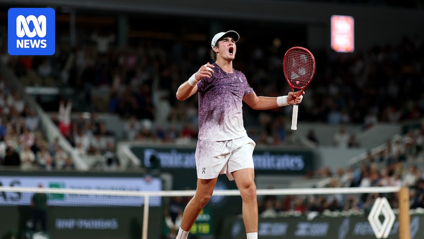 Joao Fonseca reaches first grand slam quarterfinal while Iga Świątek is out of French Open