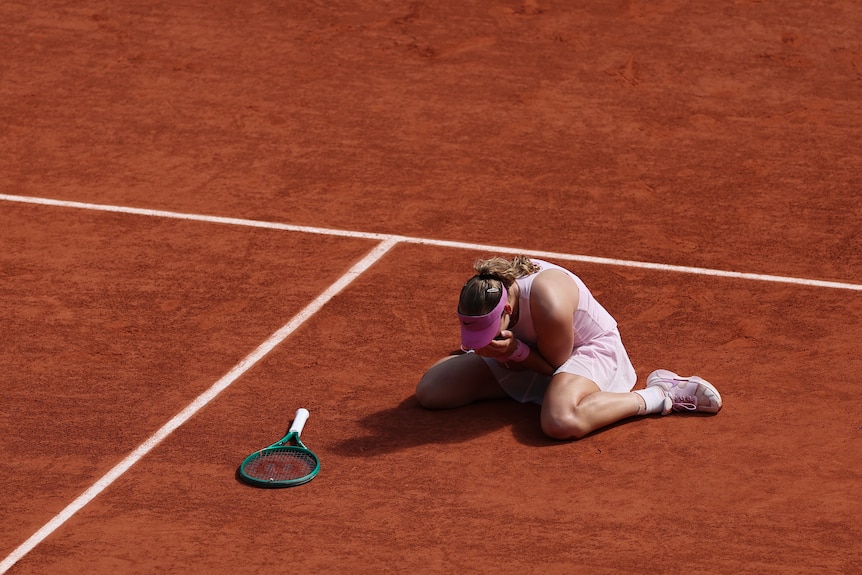 Mirra Andreeva drops to her knees after French Open final.
