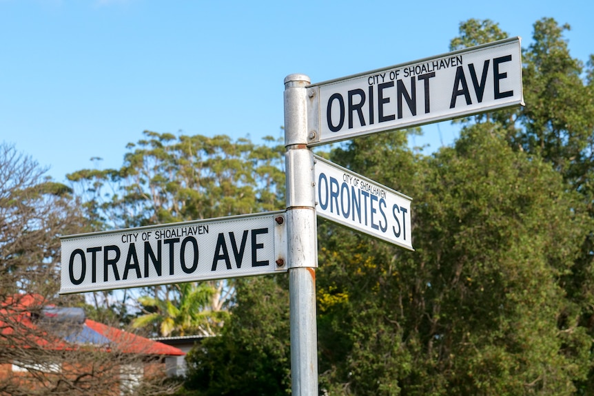 A street sign depicting a three-way intersection