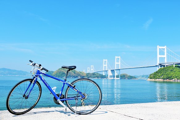 Bicycles, including electrically propelled, hill-defying versions, can easily be rented at the start of the route.