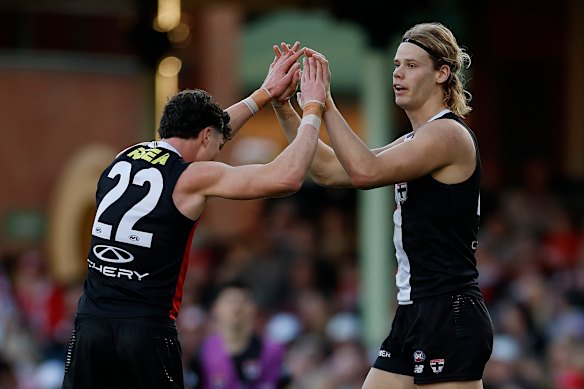 Tom De Koning (right) gets in on the scoring action for St Kilda.