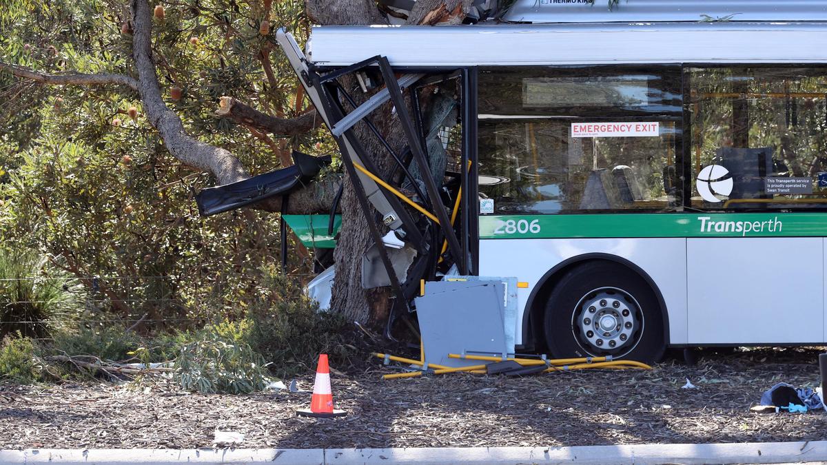 Drovers Place, Wanneroo crash: Multiple people injured after bus crashes into tree