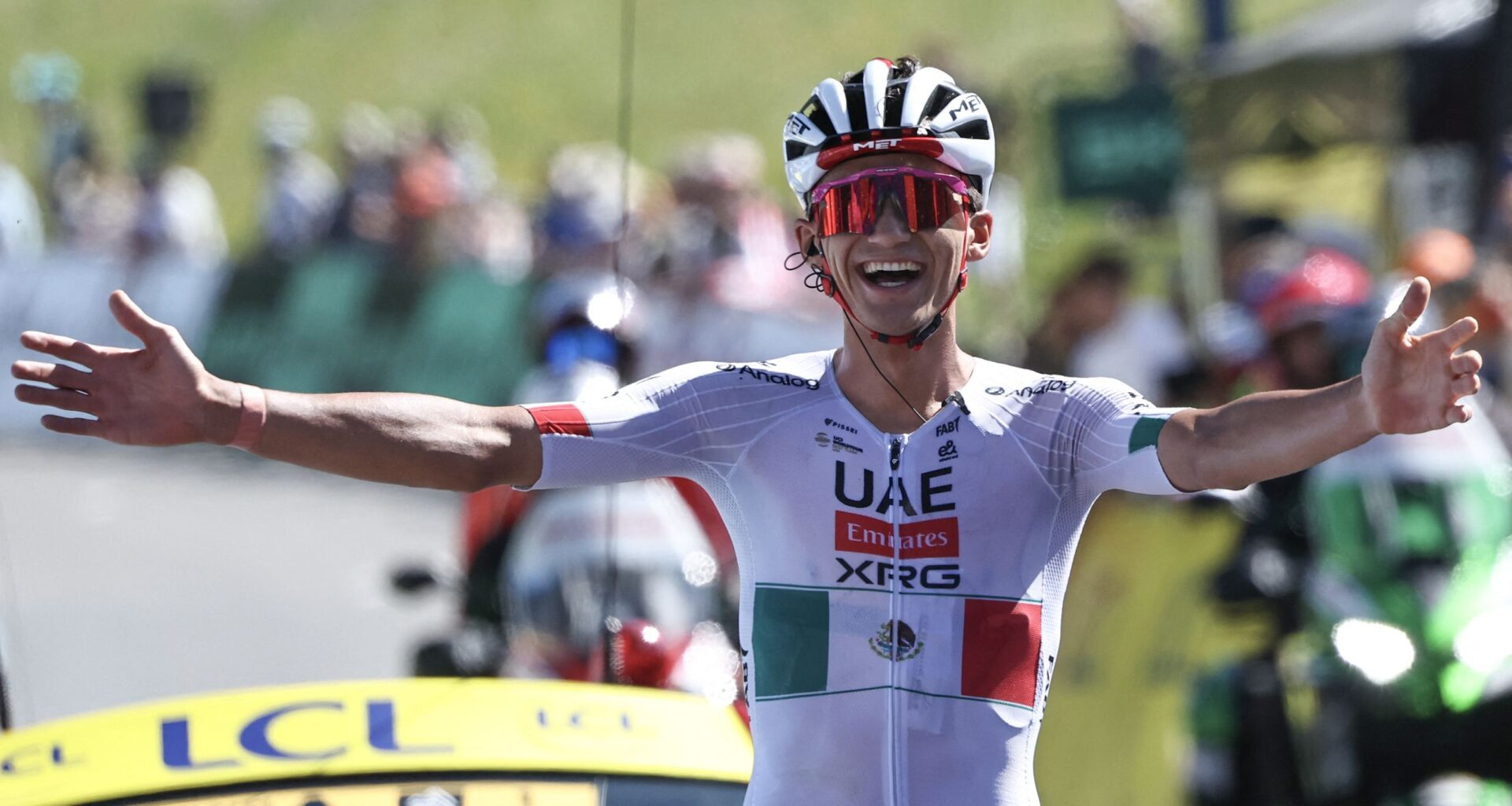 As it happened: Yellow jersey changes hands on final day of racing at the Tour Auvergne-Rhône-Alpes after stunning solo climb