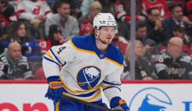 Blackhawks trade No. 4 pick in NHL Draft to Sabres for Byram, Greenway