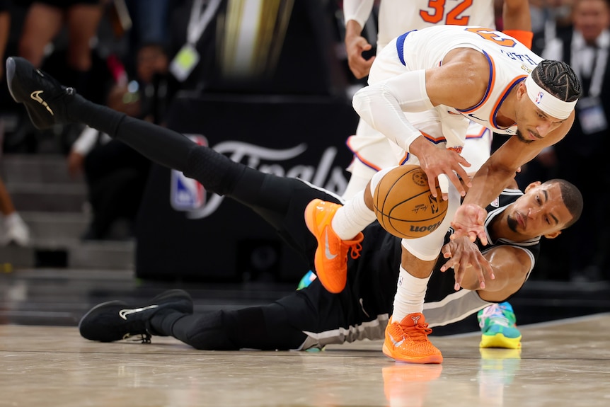 Victor Wembanyama and New York Knicks battle for the ball