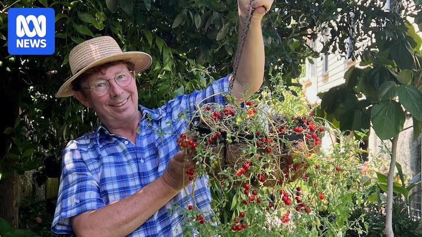 Gardening Australia star proud to be out after being 'de-gayed for TV for 26 years'