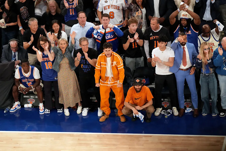 Basketball: NBA Finals: Tracy Morgan, Tina Fey, Christine Taylor, Ben Stiller, Timothee Chalamet and Josh Safdie look on during game between New York Knicks vs San Antonio Spurs at Madison Square Garden. Game 3. New York, NY 6/8/2026CREDIT: Erick W. Rasco (Photo by Erick W. Rasco/Sports Illustrated via Getty Images) (Set Number: X164894 TK1)