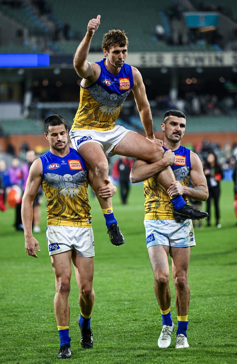 Cripps after his 250th Eagles game last year.