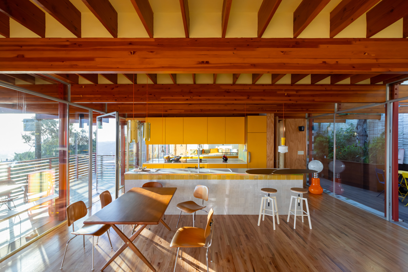 a series of cantilevered beams and slender posts compose cano house above los angeles - 7