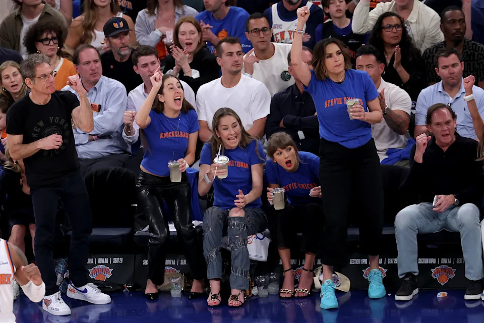 From left: Ben Stiller, Alana Haim, Este Haim, Taylor Swift and Mariska Hargitay sitting courtside cheering on the New York Knicks. 