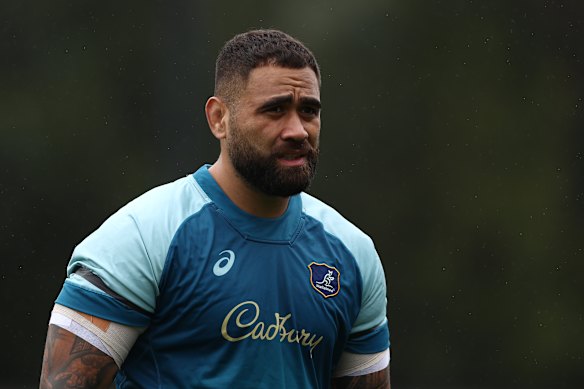 Lukhan Salakaia-Loto at Wallabies training.