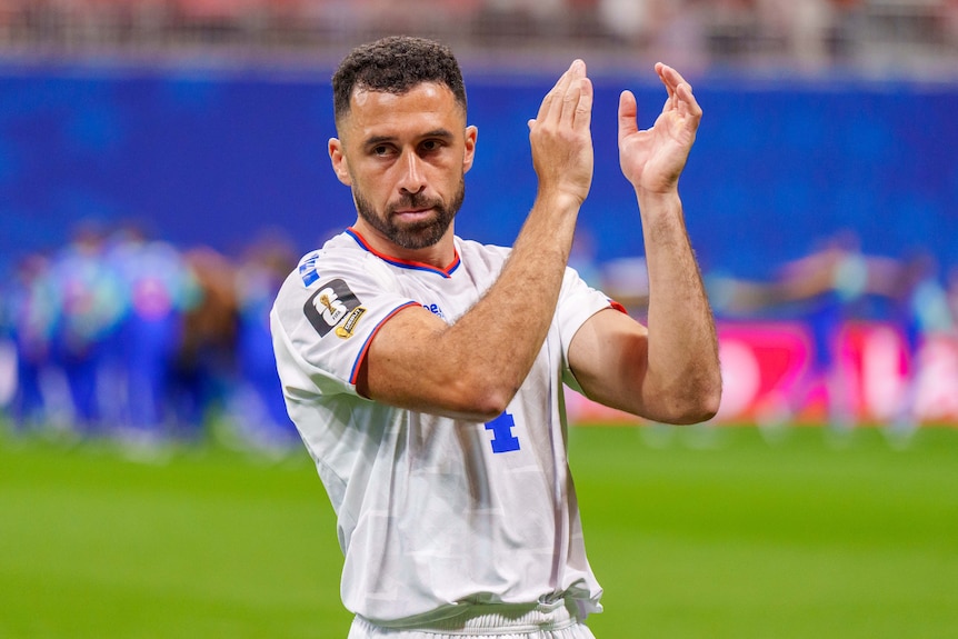Roberto Lopes applauds the fans after a game