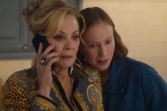 Jean Smart as Deborah and Hannah Einbinder as Ava in Hacks. 