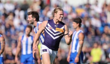 AFL live updates: Fremantle Dockers look to extend win streak against North Melbourne in Bunbury showdown