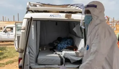 Ebola outbreak: Armed attackers at health centre in the Democratic Republic of the Congo removes woman, child