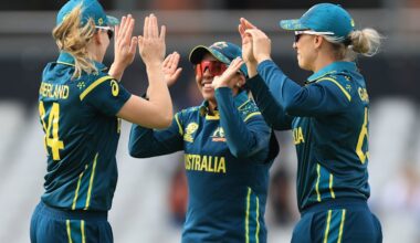 Aussies down South Africa in flying start to World Cup