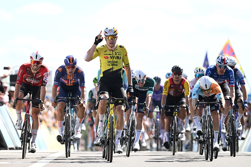 2026 Tour Auvergne-Rh&ocirc;ne-Alpes: Wout van Aert claims the win