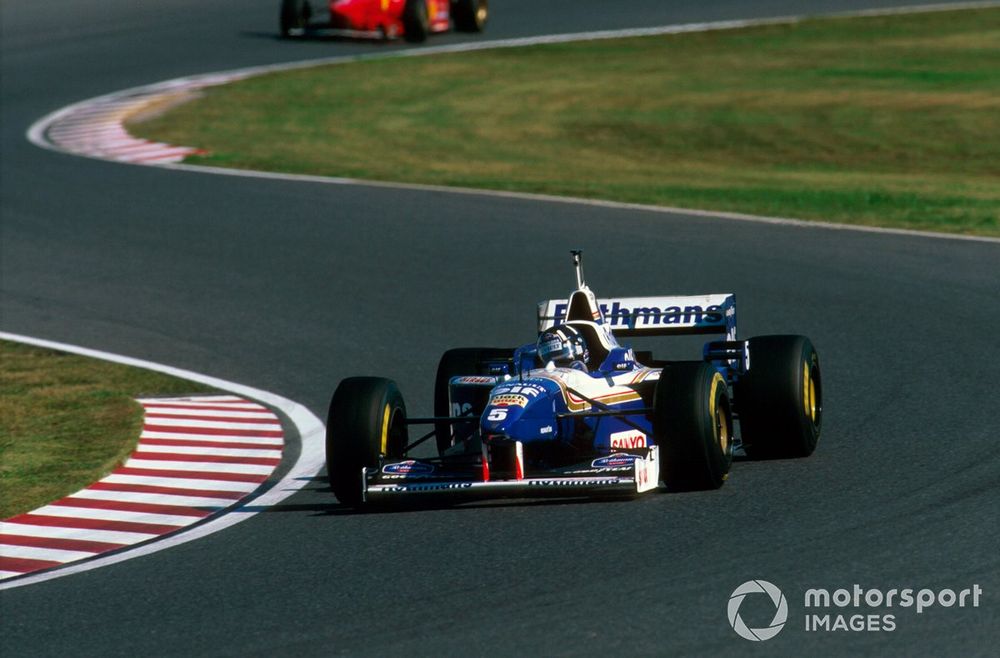 Hill on his way to sealing an emotional 1996 F1 title