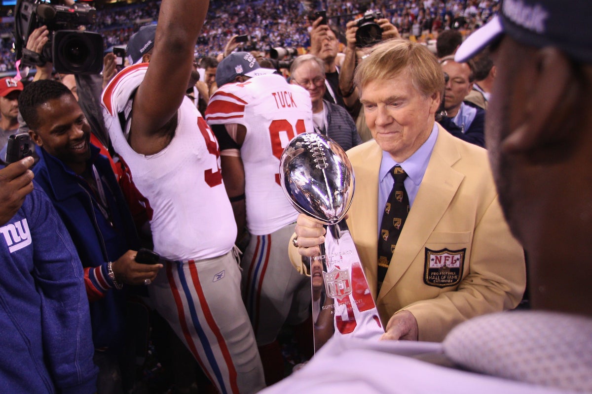 Raymond Berry, NFL Hall of Fame wide receiver, dies aged 93