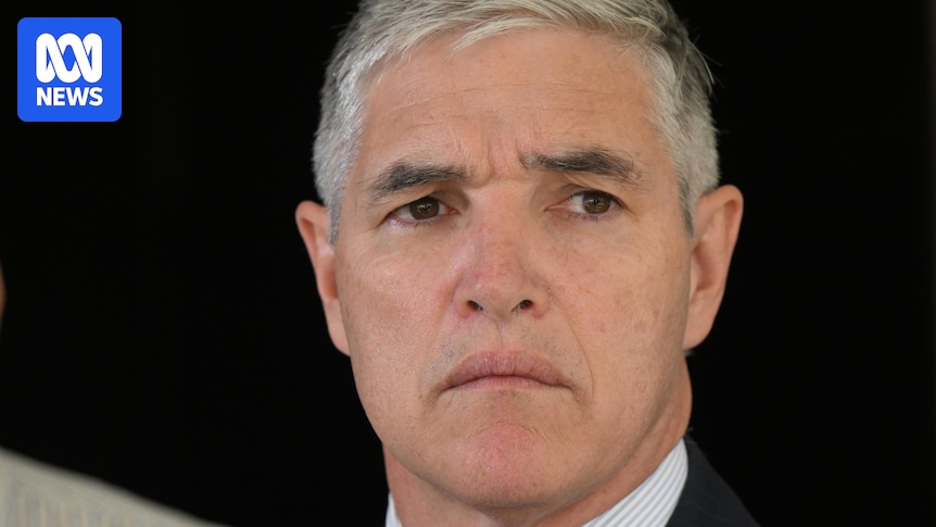 Katter attempts to force discussion on abortion access in Queensland parliament despite ban on debate