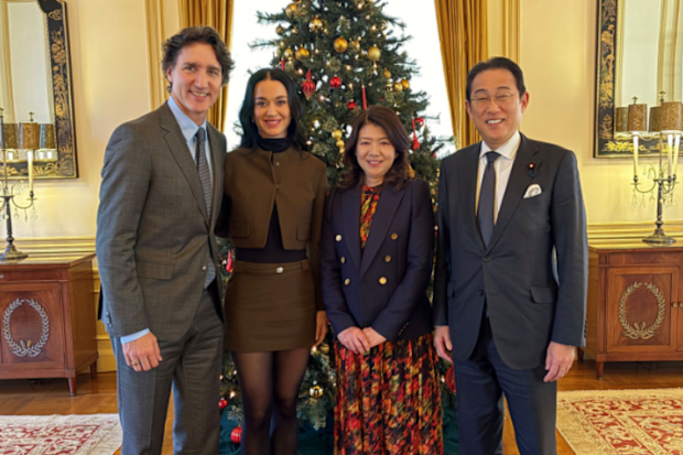 former prime minister of japan hard launches katy perry and justin trudeau relationship  