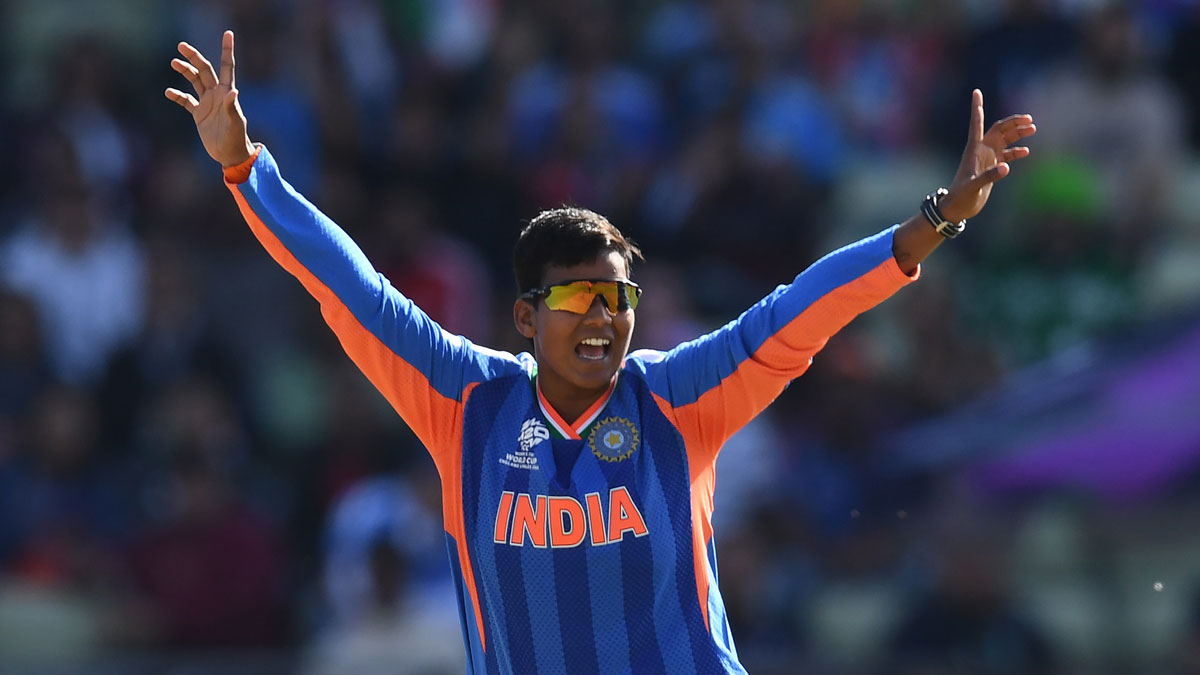 Deepti snares 5-10 as India crush Pakistan