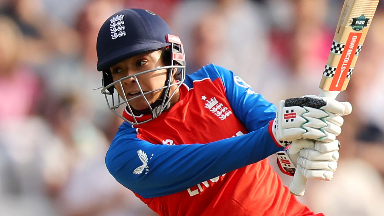 Recalled Dunkley stars as England smash Scotland