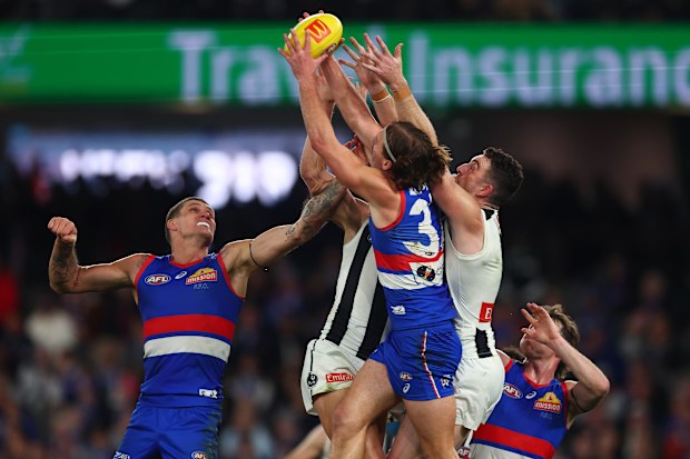 Michael Sellwood takes a game-saving mark in the final stages of the round 12 AFL match between Western Bulldogs and Collingwood Magpies.