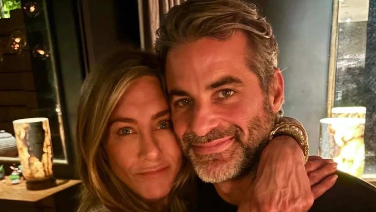 Jennifer Aniston's boyfriend Jim Curtis does a complete 180 weeks after their 1st anniversary