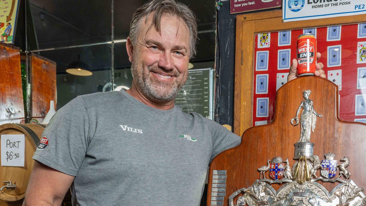 AFL 2026: Tony Modra very seriously injured in cattle truck crash, Adelaide and Fremantle icon hospitalised, what happened, latest news