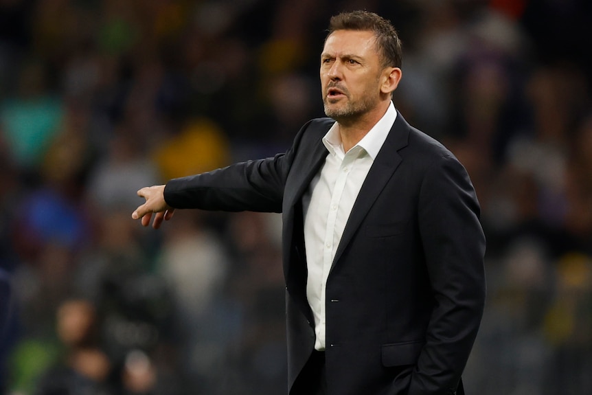 Tony Popovic directs players by pointing to his right