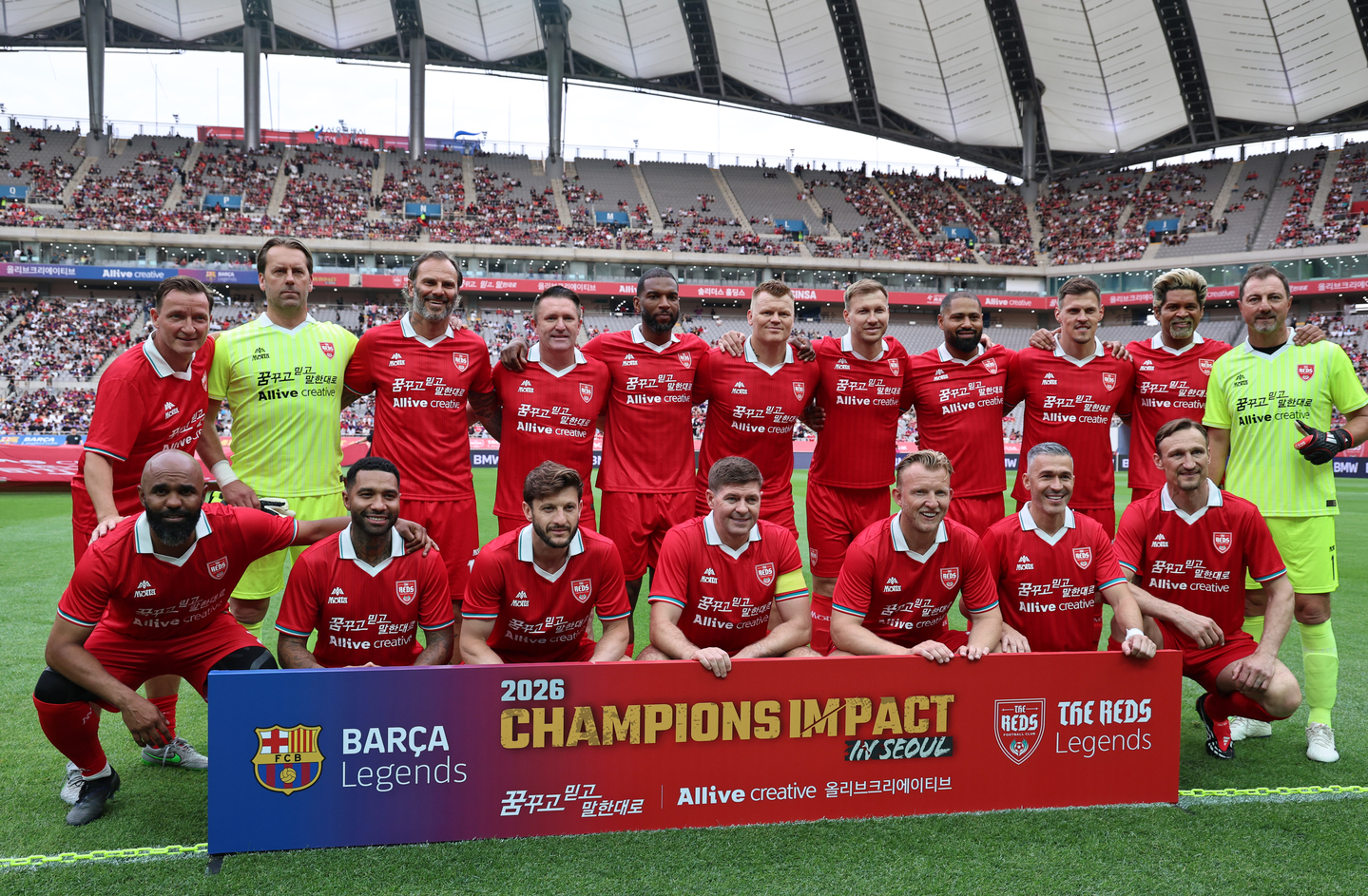 The Reds Legends squad poses ahead of kickoff for the Champions Impact in Seoul 2026 match at Seoul World Cup Stadium in Mapo District, western Seoul, on June 6. [NEWS1]