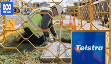 Customers in remote Australia have safety concerns as Telstra phases out CAN Radio phone system