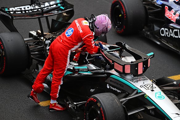 Lewis Hamilton congratulates Antonelli.