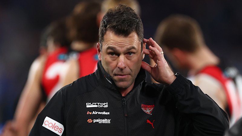 Premiership coach says he ‘wouldn’t have an issue’ if Hird returned as Bombers’ brutal season continues